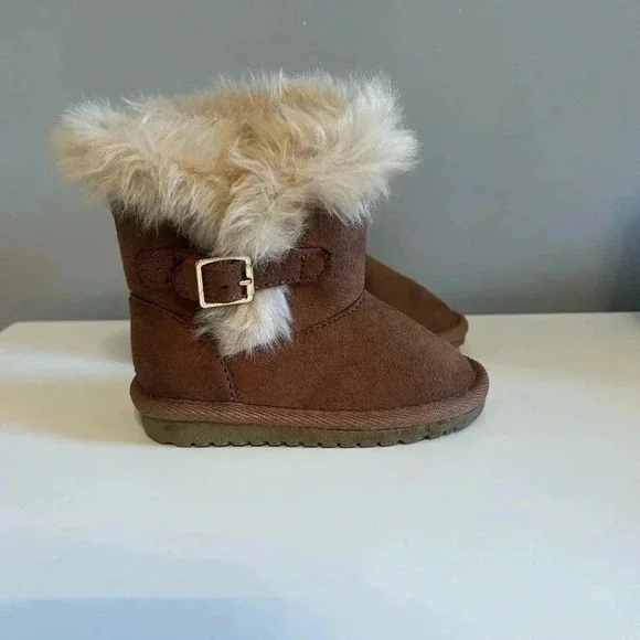 Children’s Place Girls winter boots - Picture 1 of 4